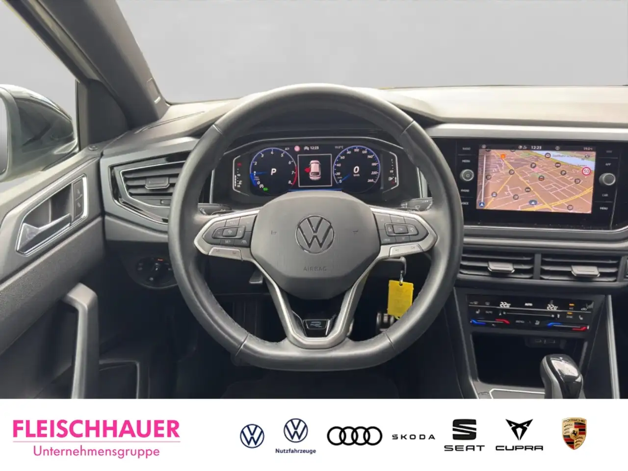Volkswagen Taigo R-Line 1.0 TSI MATRIX+ACC+NAVI+RFK+SHZ+DESIGN-BLAC — Vehicle gallery 11