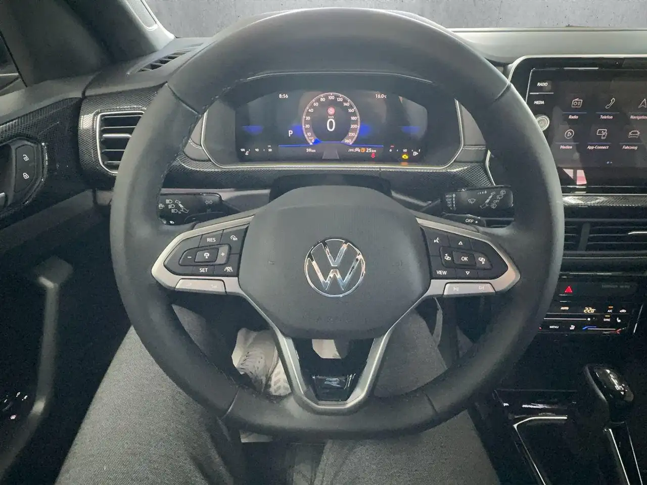 Volkswagen T-Cross 1.0 TSI R-LINE MATRIX-LED+ACC+KAMERA+NAVI-VORB:+5 — Vehicle gallery 10