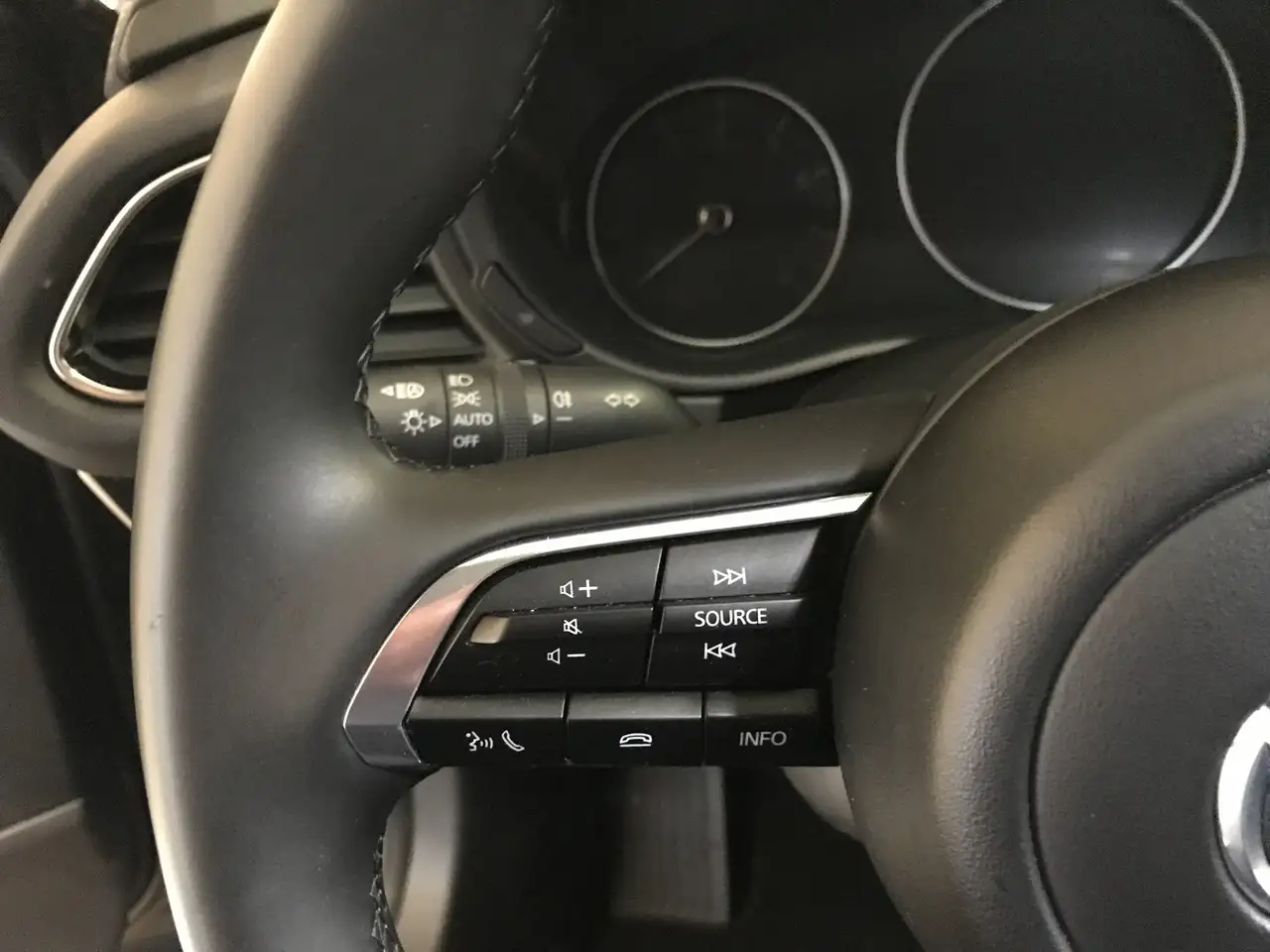 Mazda CX-30 e-SKYACTIV G 122 6AT FWD EXCLUSIVE-LINE ALLWETTER — معرض صور السيارة 15