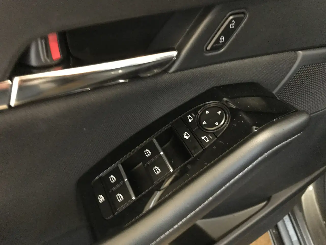 Mazda CX-30 e-SKYACTIV G 122 6AT FWD EXCLUSIVE-LINE ALLWETTER — معرض صور السيارة 13