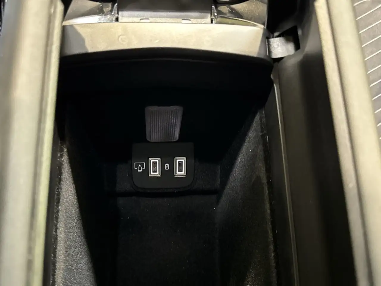 Peugeot 508 SW Hybrid 225 GT Pack e-EAT8 — Vehicle gallery 21