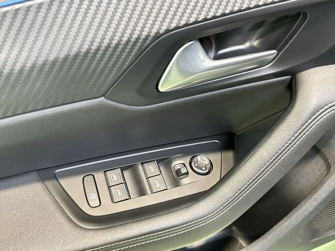 Peugeot 508 SW Hybrid 225 GT Pack e-EAT8 — Vehicle gallery 10