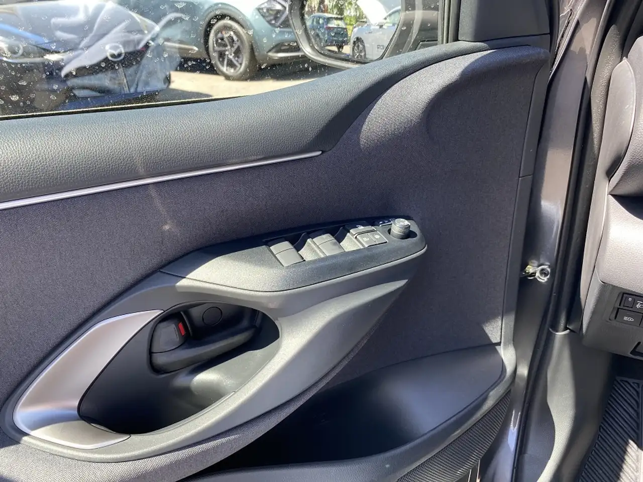 Mazda 2 Hybrid Homura Plus 116 Metallic — معرض صور السيارة 15