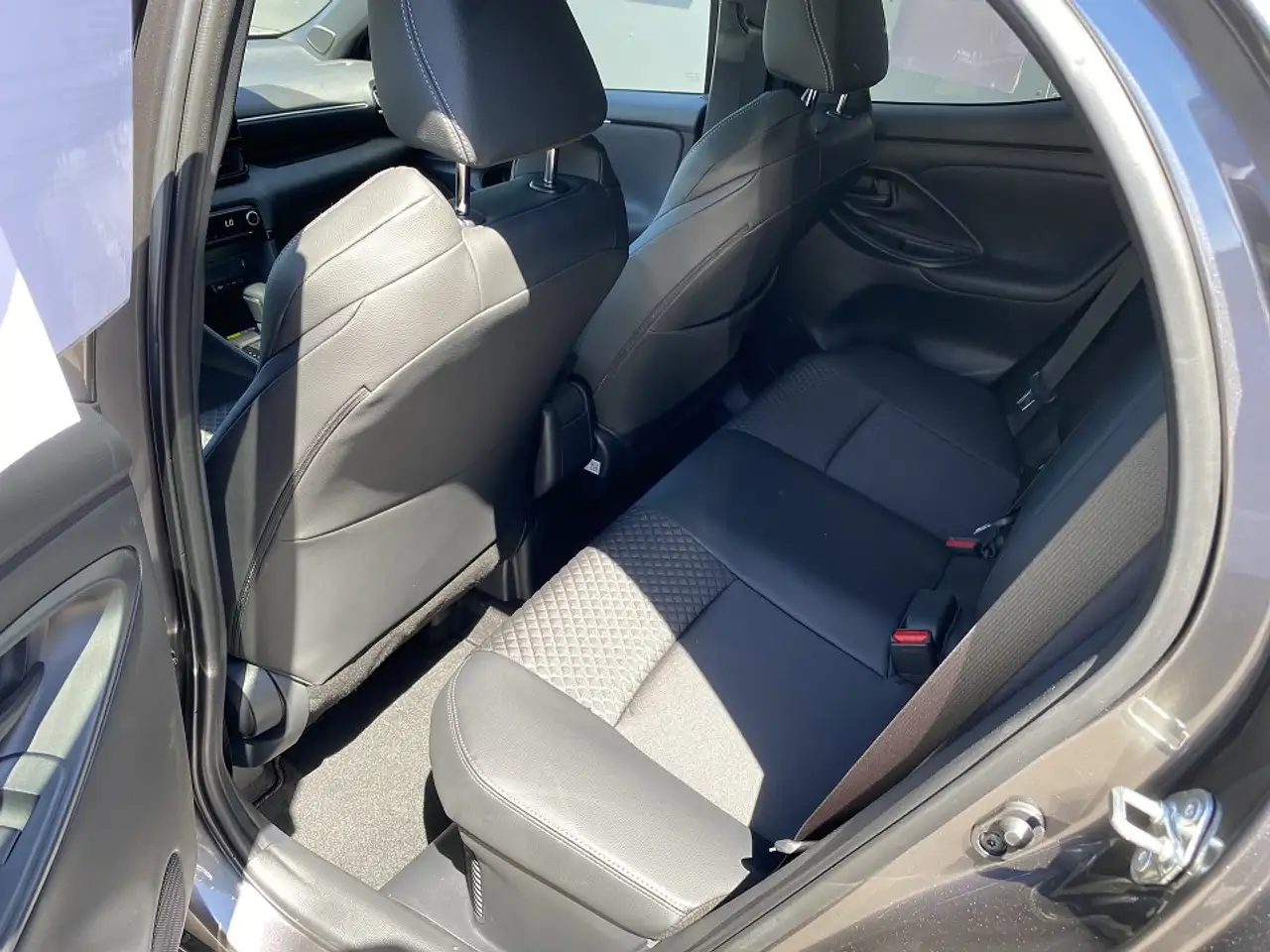 Mazda 2 Hybrid Homura Plus 116 Metallic — معرض صور السيارة 7