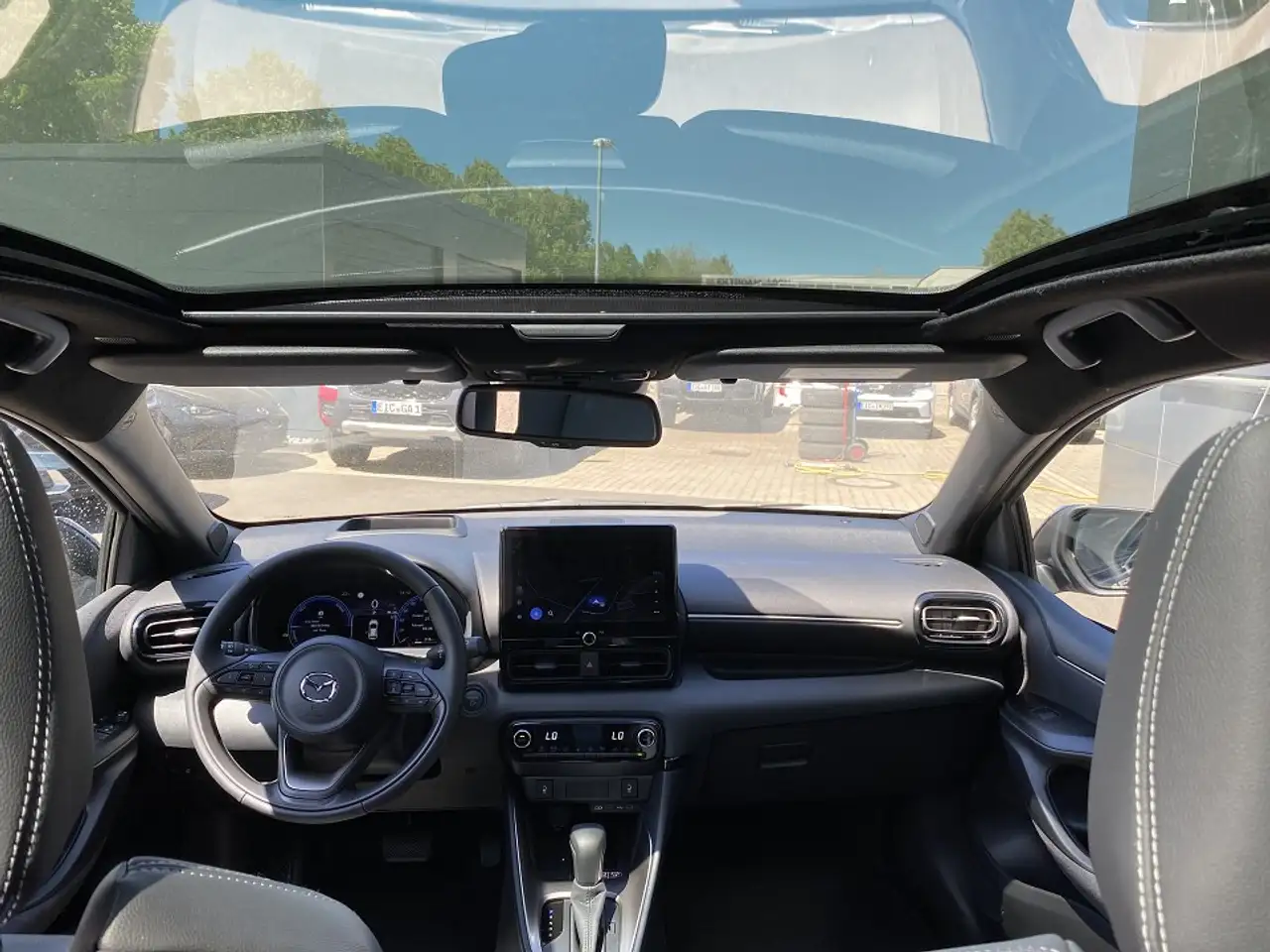Mazda 2 Hybrid Homura Plus 116 Metallic — معرض صور السيارة 8
