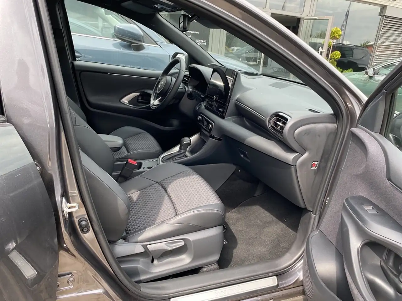 Mazda 2 Hybrid Homura Plus 116 Metallic — معرض صور السيارة 17