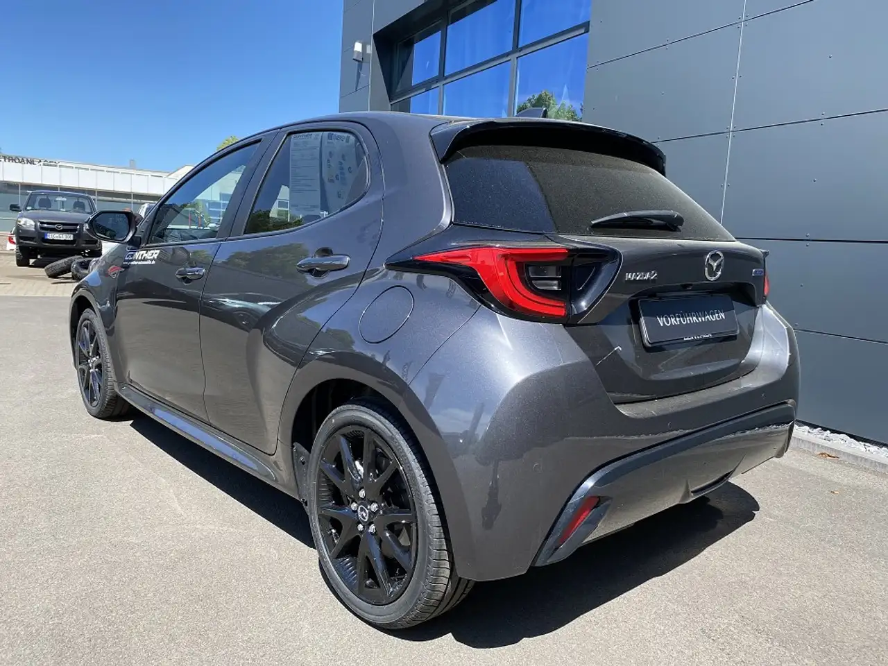 Mazda 2 Hybrid Homura Plus 116 Metallic — معرض صور السيارة 4