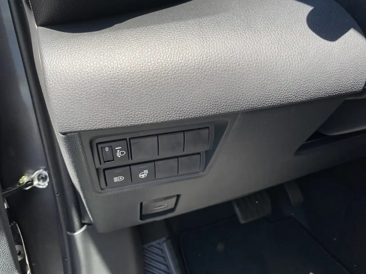 Mazda 2 Hybrid Homura Plus 116 Metallic — معرض صور السيارة 14