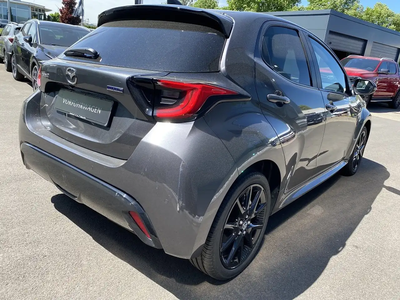 Mazda 2 Hybrid Homura Plus 116 Metallic — معرض صور السيارة 3