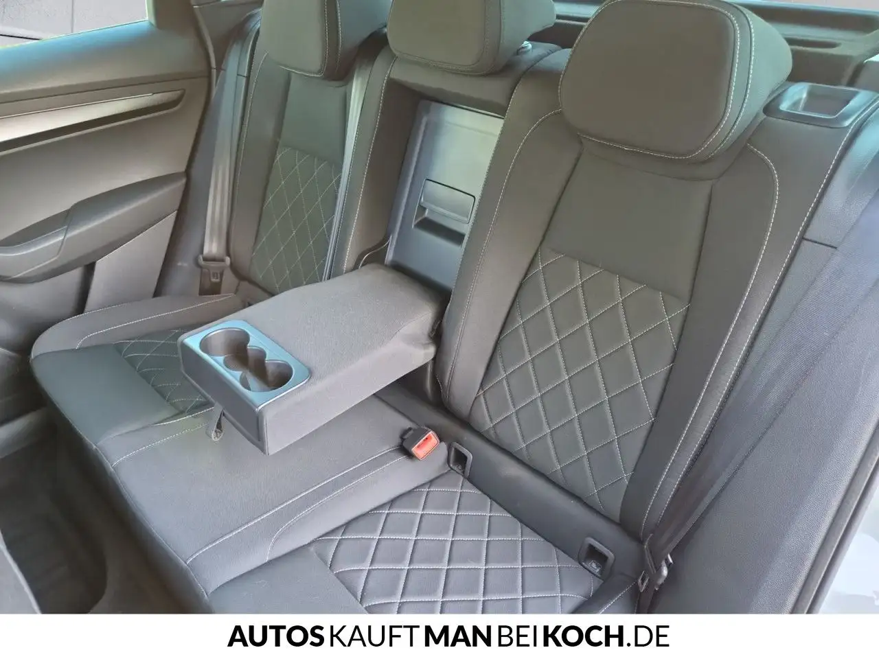 Skoda Karoq 2.0 TSI DSG 4x4 Sportline STHZ PANO CANTON — Galería del vehículo 8