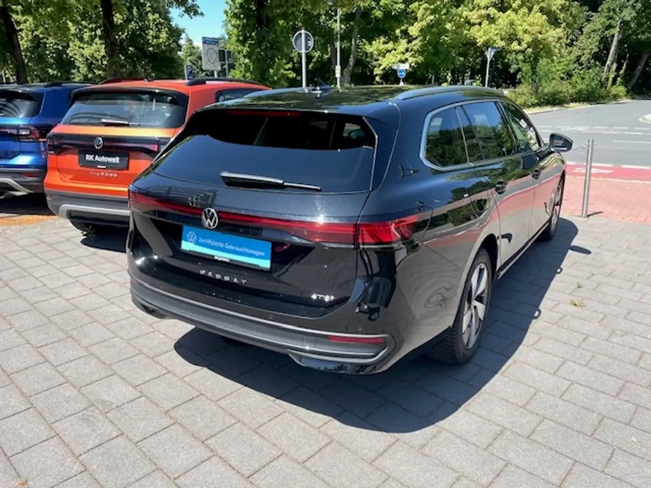 Volkswagen Passat Variant 1.5 eTSI Mildhybrid Navi 360°Kamera AHK digitales — Vehicle gallery 7