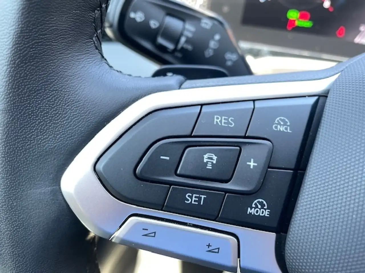 Volkswagen Passat Variant 1.5 eTSI Mildhybrid Navi 360°Kamera AHK digitales — Vehicle gallery 19