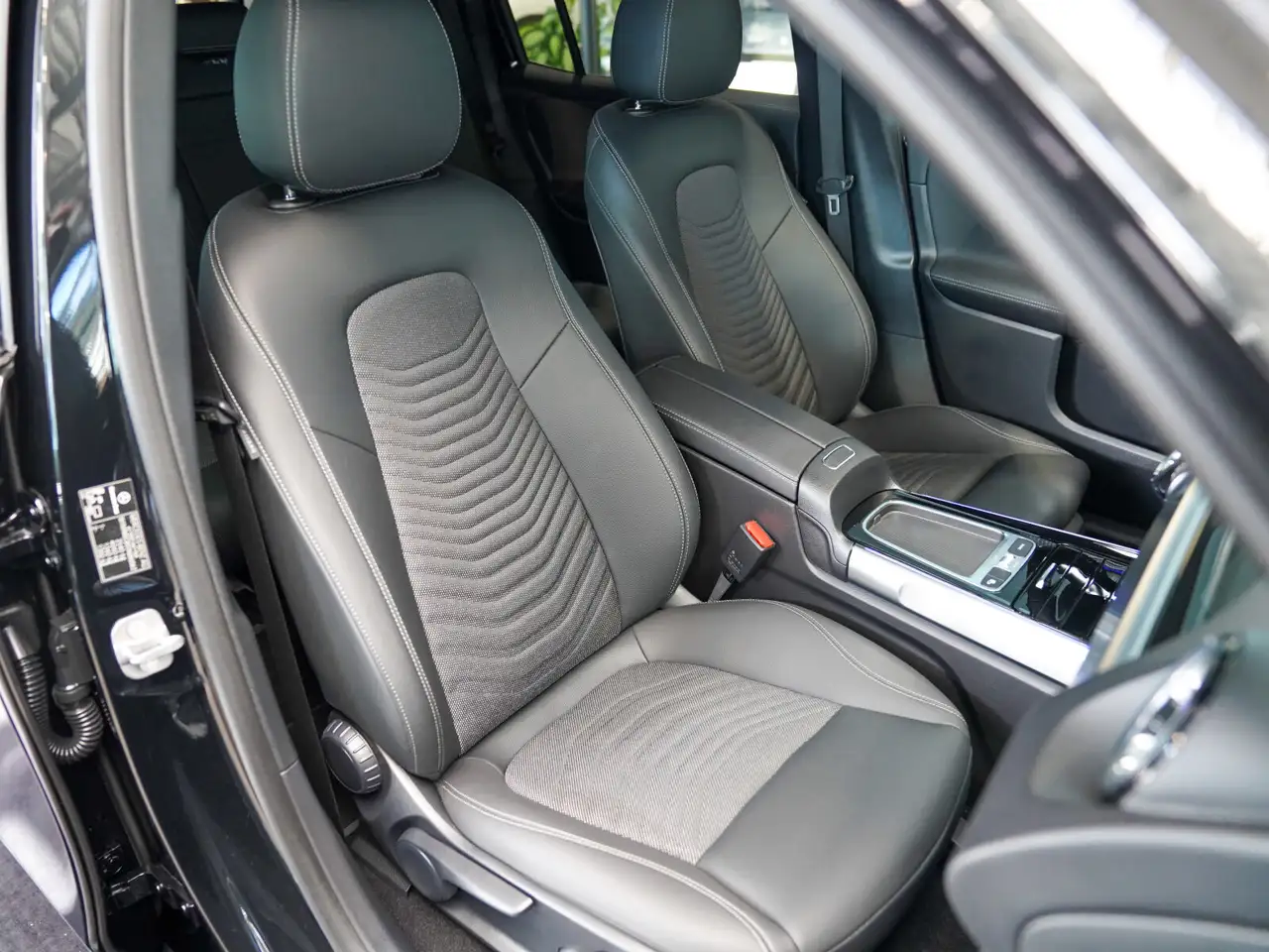Mercedes-Benz EQB 250 EQB 250+ Progressive Anhängevorrichtung Kamera — Galería del vehículo 10