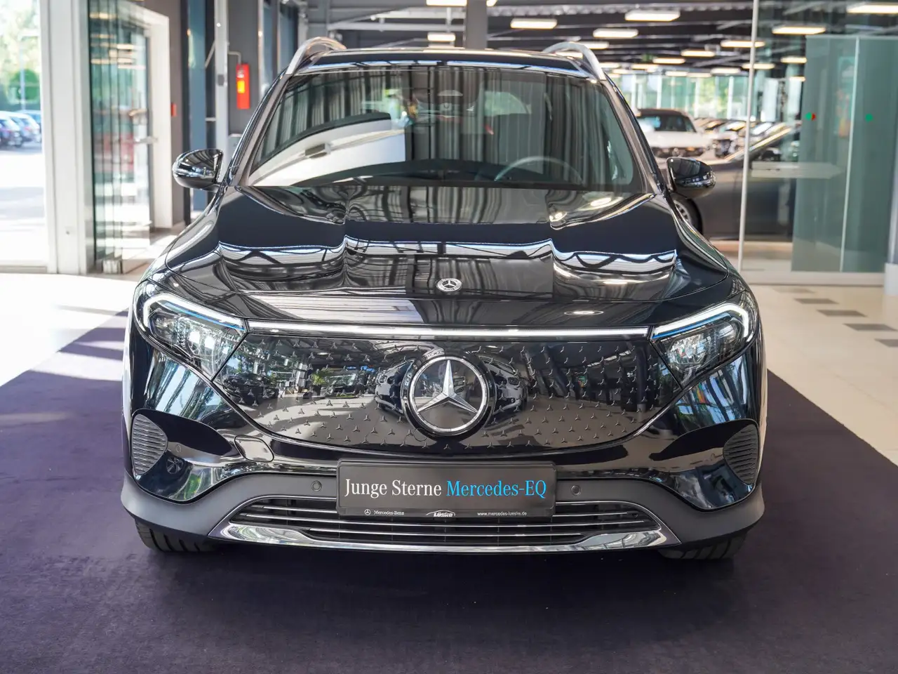 Mercedes-Benz EQB 250 EQB 250+ Progressive Anhängevorrichtung Kamera — Galería del vehículo 9