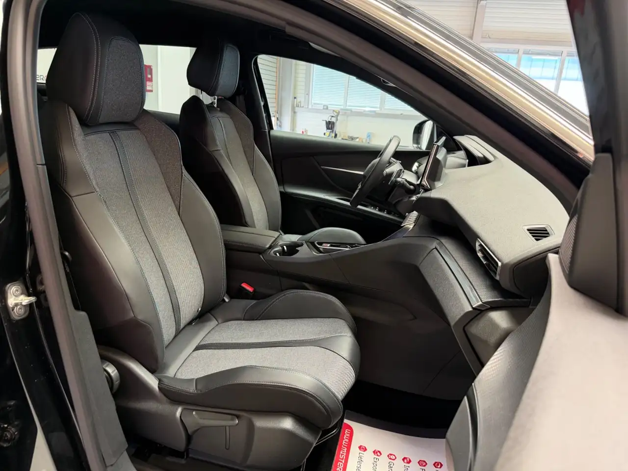 Peugeot 3008 1.6 PHEV ACC/LED/KAM/SPUR/TOT/KEY/19ALU — Galerie du véhicule 19