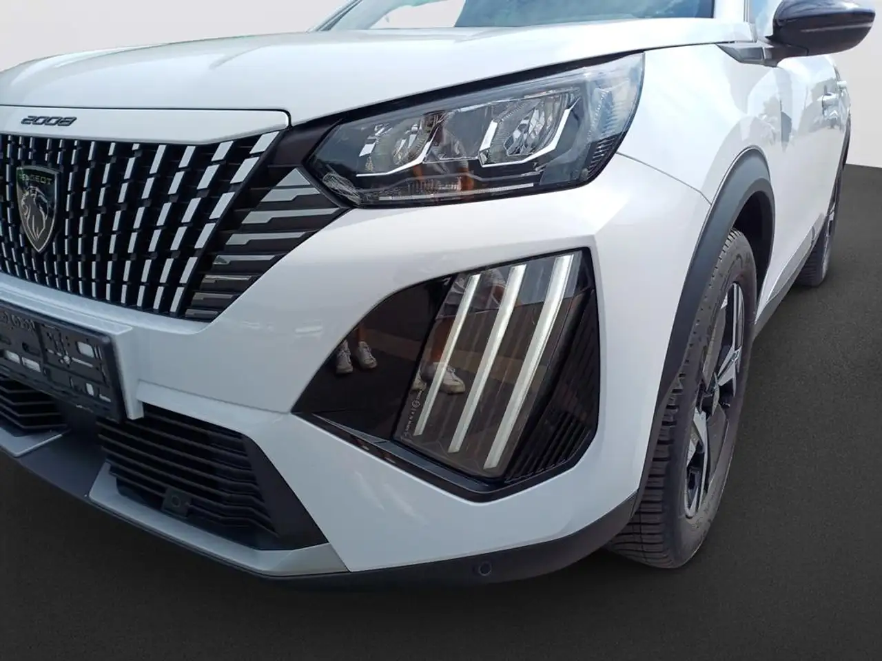 Peugeot 2008 Neuer 2008 Allure PureTech 130 EAT8 — Galería del vehículo 9