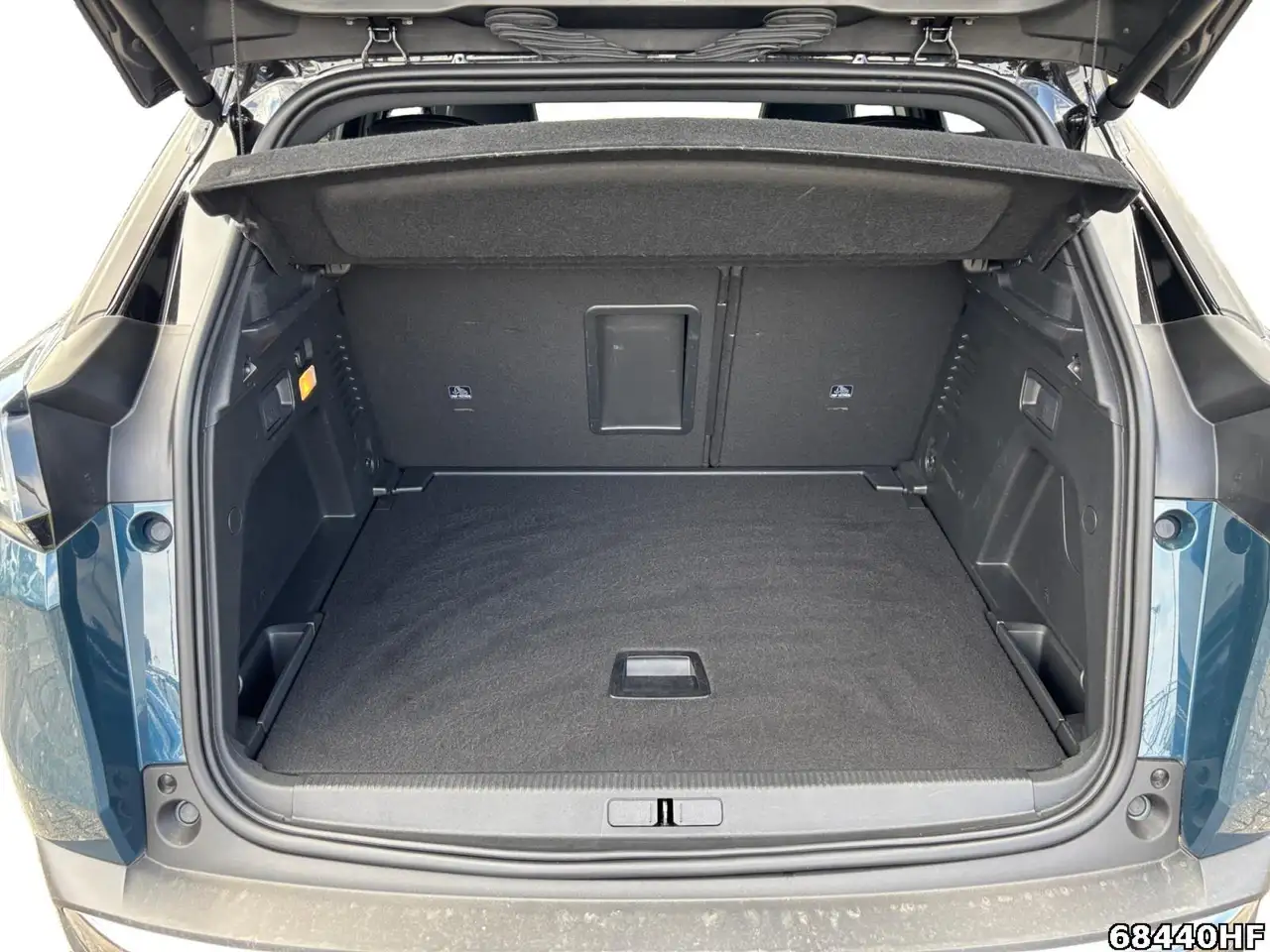 Peugeot 3008 GT Hybrid 136 e-DSC6 — Vehicle gallery 6