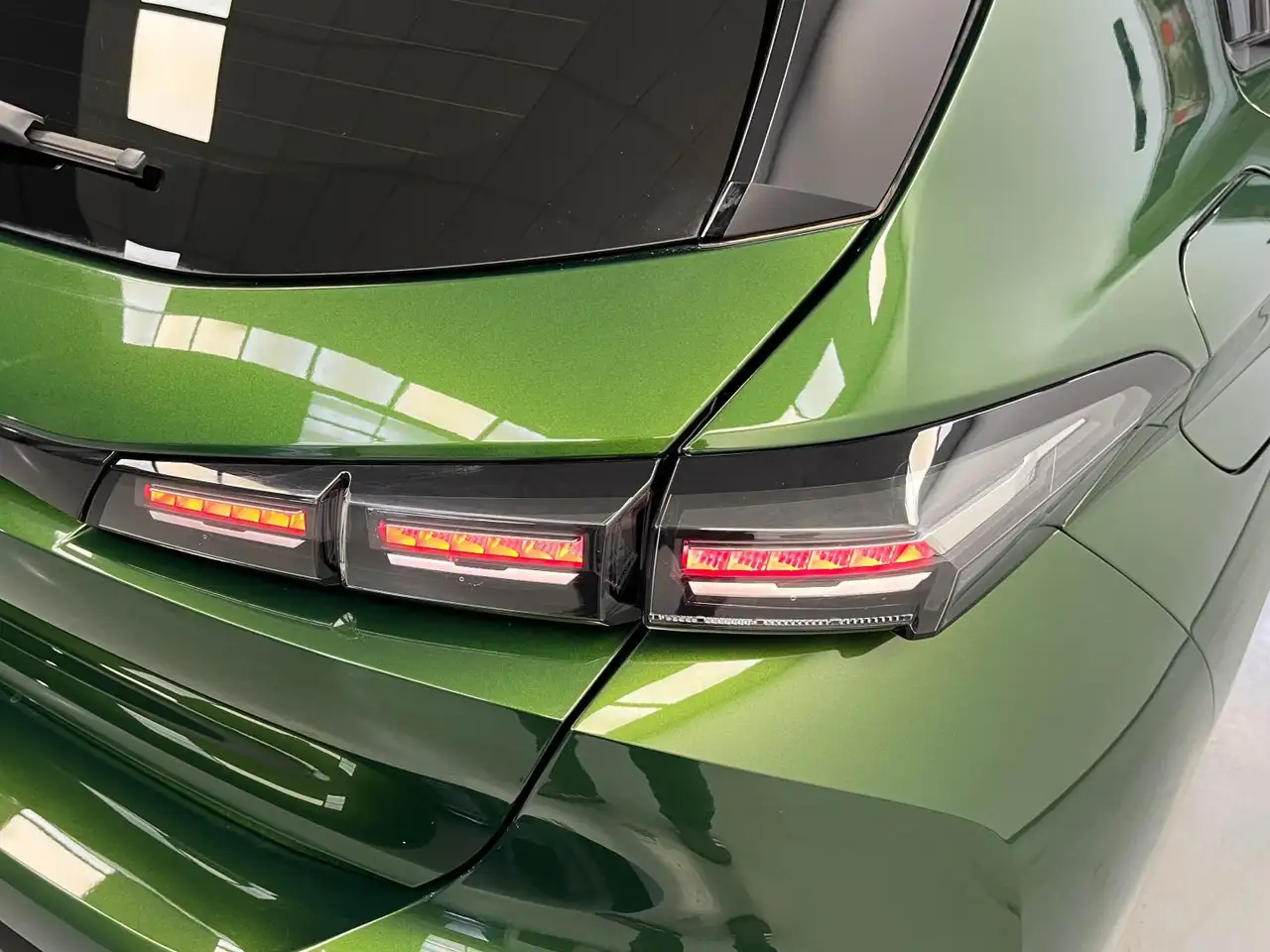 Peugeot 308 5P Allure Gasolina 130 S&S MAN — معرض صور السيارة 22