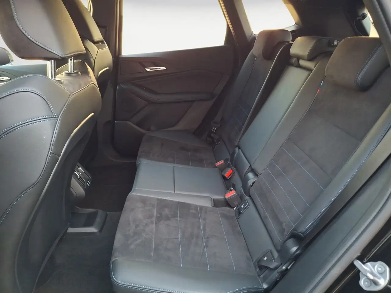 BMW 218 Steptronic DCT M-Sport AHK — Galerie du véhicule 14