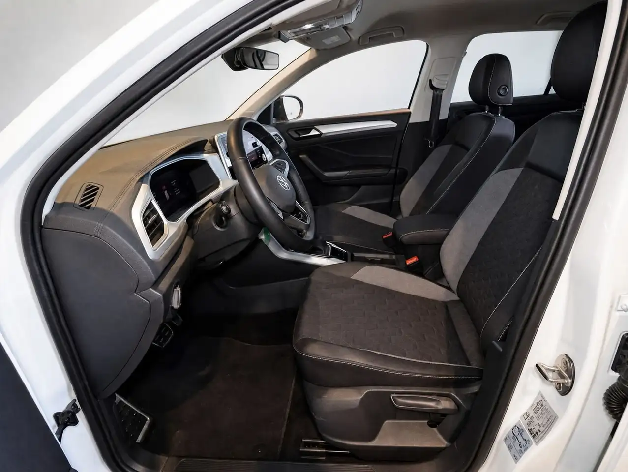 Volkswagen T-Roc Goal 1.5 TSI DSG GOAL IQ-Drive-LED-Plus+AH — Galería del vehículo 12