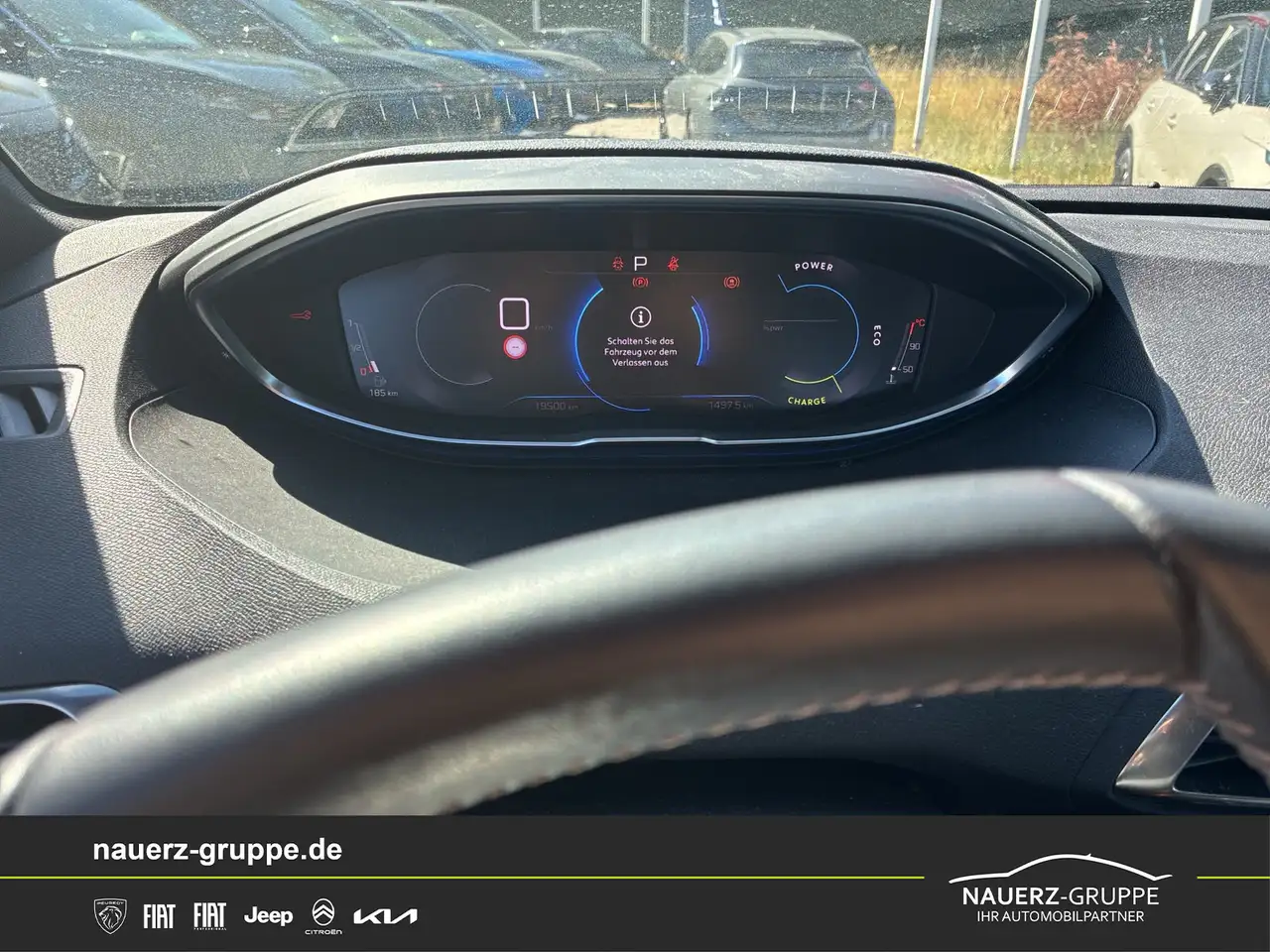 Peugeot 3008 Hybrid 136 Allure Pack — Vehicle gallery 13
