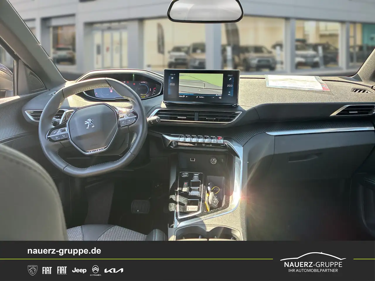 Peugeot 3008 Hybrid 136 Allure Pack — Vehicle gallery 11