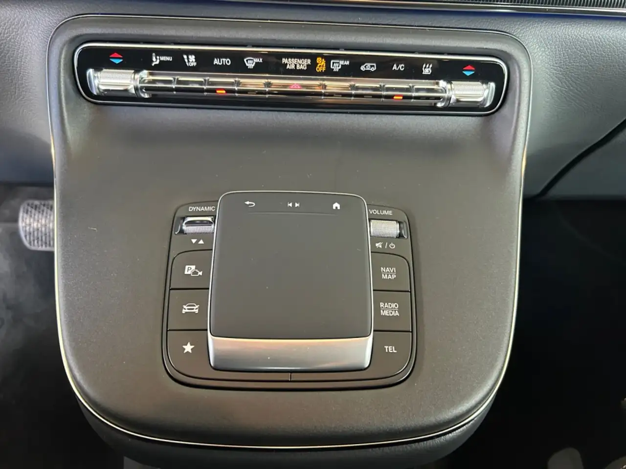 Mercedes-Benz EQV 300 Lang LED*MBUX*NAVI*DISTR*TISCH — Galería del vehículo 19