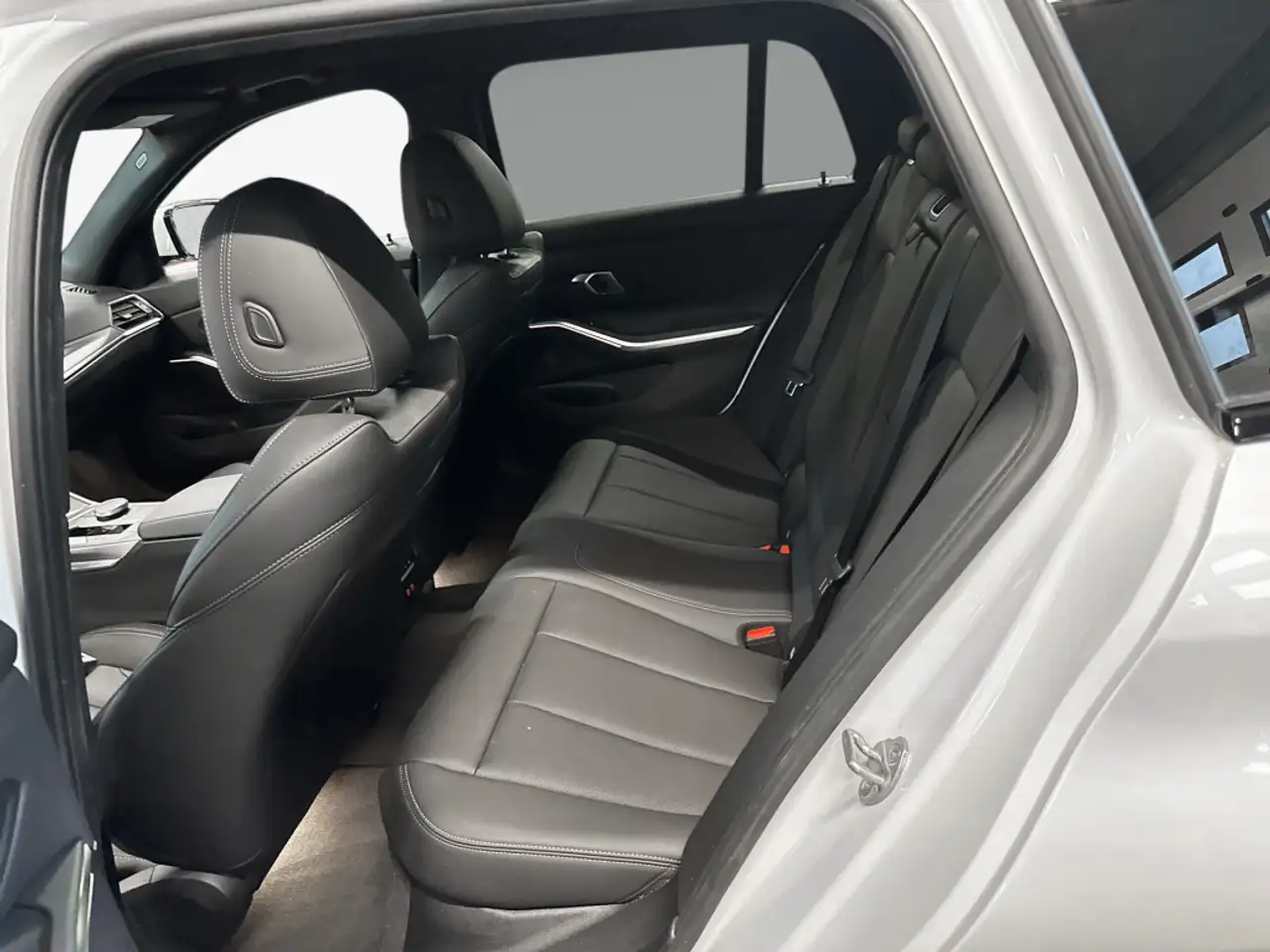 BMW 320 i Touring Aut. — Vehicle gallery 13