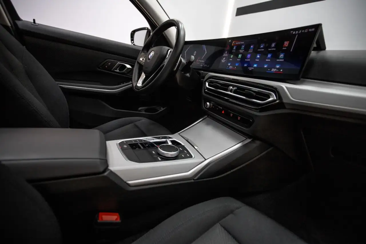 BMW 320 320dA xDrive Touring — معرض صور السيارة 38