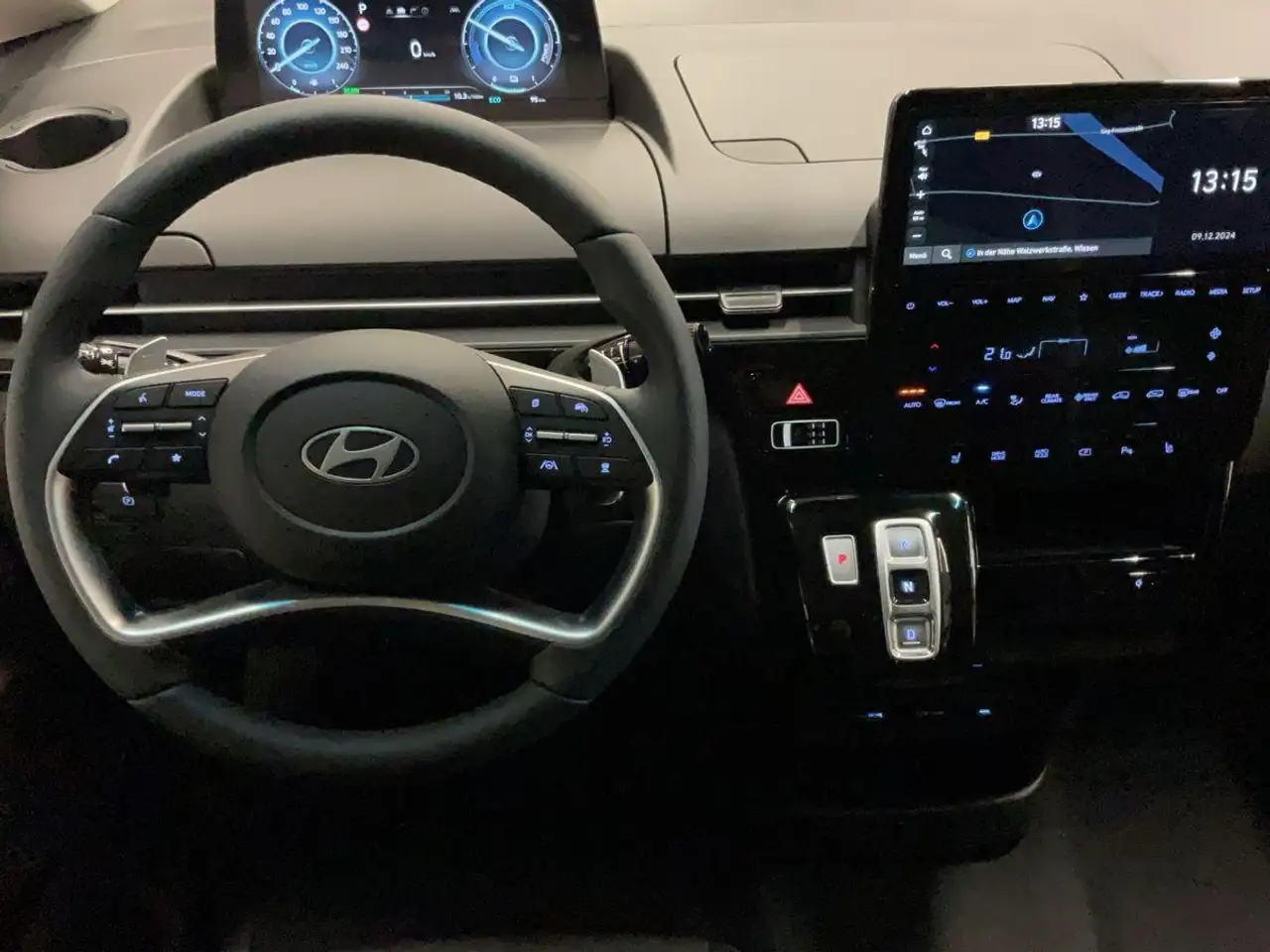 Hyundai STARIA 9-Sitzer 1.6 Hybrid "Trend" 2WD Automatik — معرض صور السيارة 16
