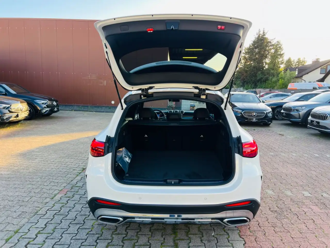 Mercedes-Benz GLC 300 4Matic AMG Line Premium-DESIGNO NAPPA — Galería del vehículo 19