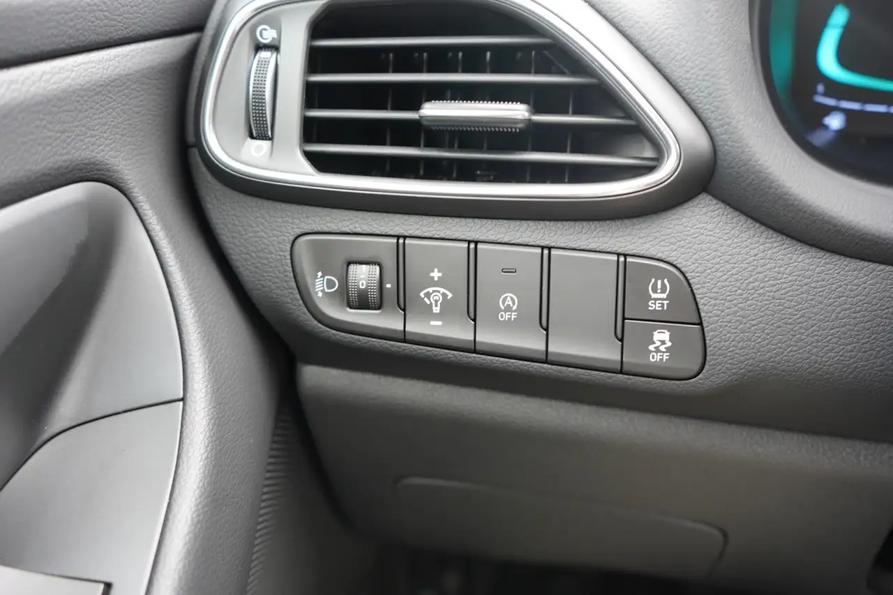 Hyundai i30 Kombi 1.0 T-GDI LED Navi Kamera — Vehicle gallery 30