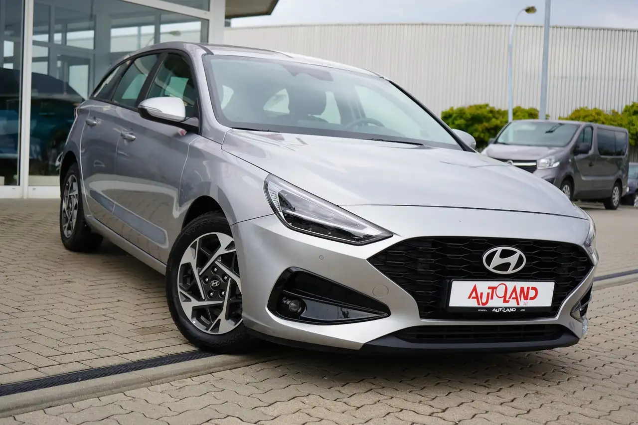Hyundai i30 Kombi 1.0 T-GDI LED Navi Kamera — Vehicle gallery 8