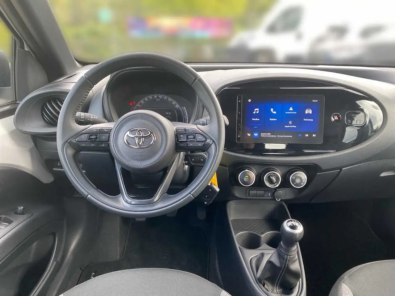 Toyota Aygo X 1.0 VVT-i Play KAMERA — معرض صور السيارة 9