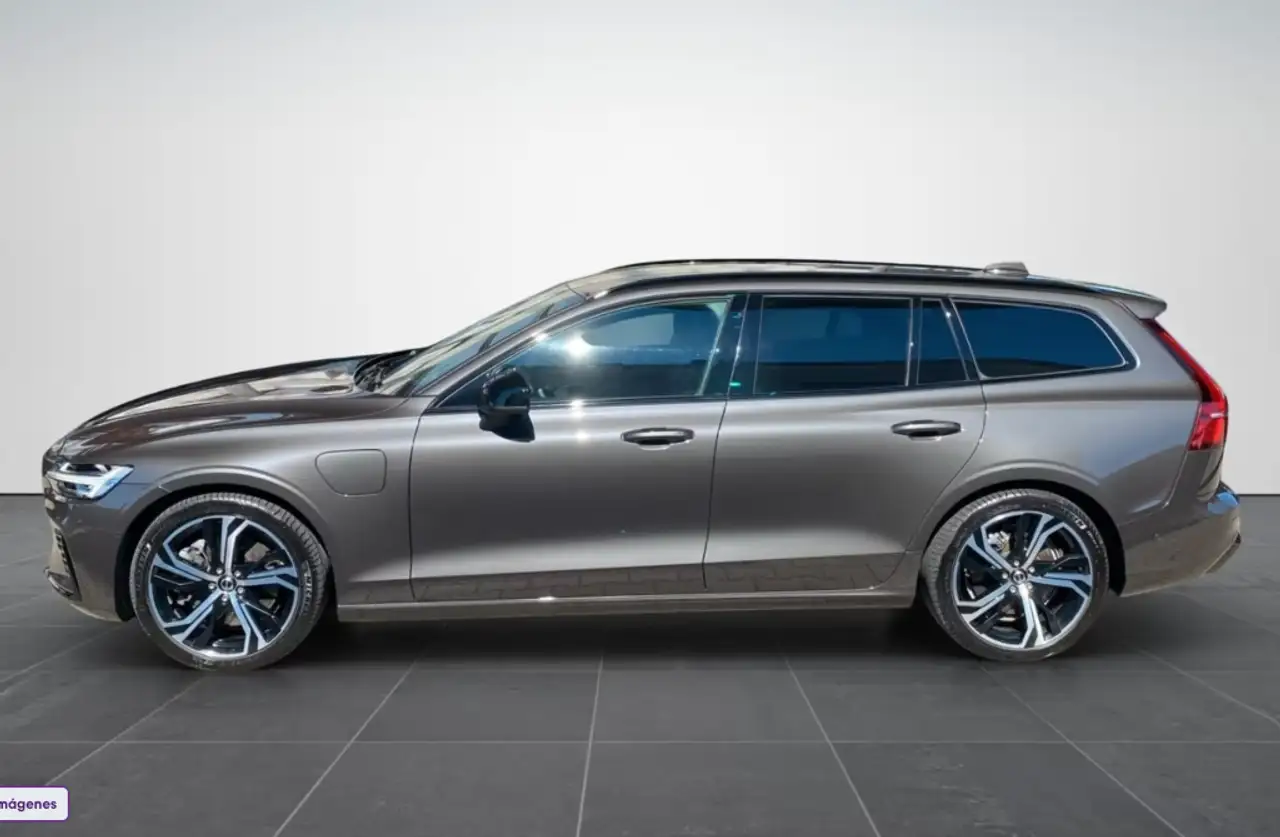 Volvo V60 Berlina Automático de 4 Puertas — Galerie du véhicule 2