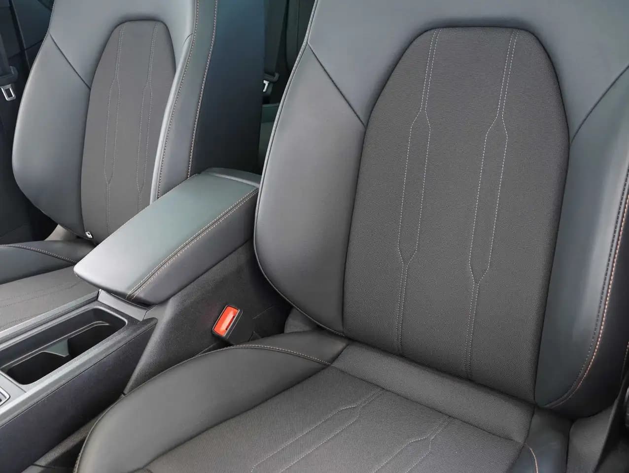 CUPRA Formentor 1.5 TSI DSG LED/CARPLAY/KAMERA/PANO — Vehicle gallery 12