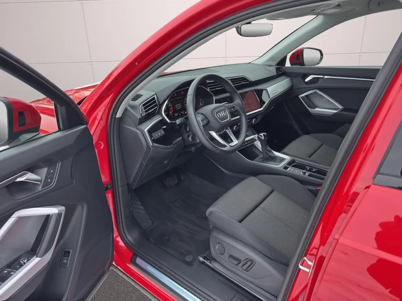 Audi Q3 ADVANCED 1.5 35 TSI S-TRONIC*KAMERA*NAVI*SOUND*SID — معرض صور السيارة 6