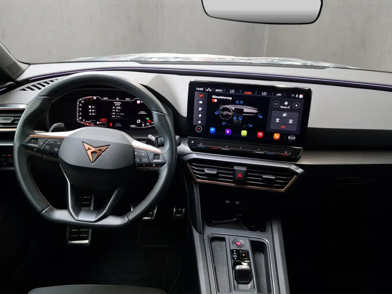 CUPRA Leon Sportstourer VZ 2.0 TSI elekt. Heckklappe E — معرض صور السيارة 15