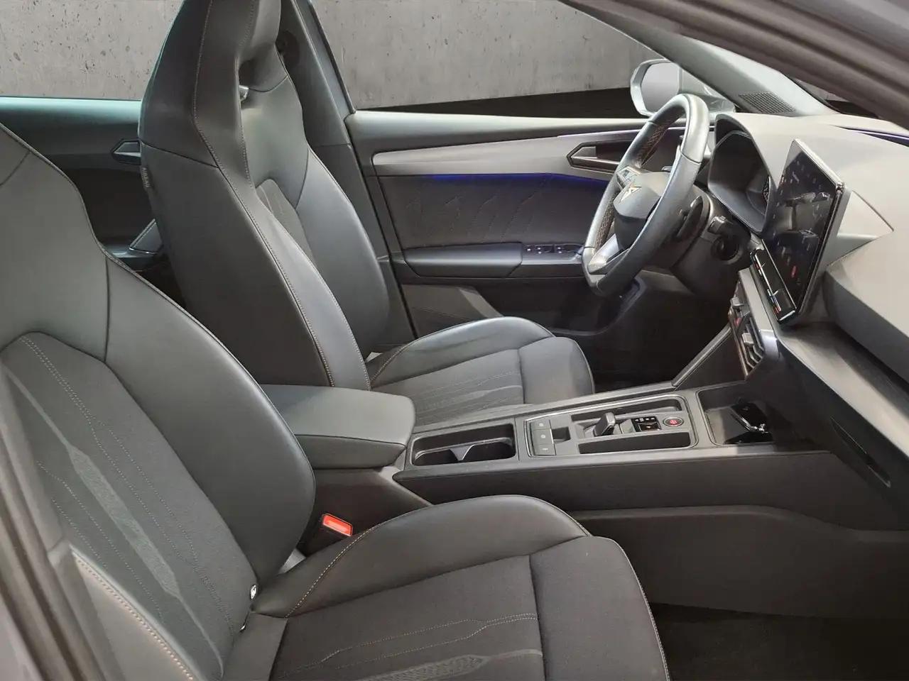 CUPRA Leon Sportstourer VZ 2.0 TSI elekt. Heckklappe E — معرض صور السيارة 16
