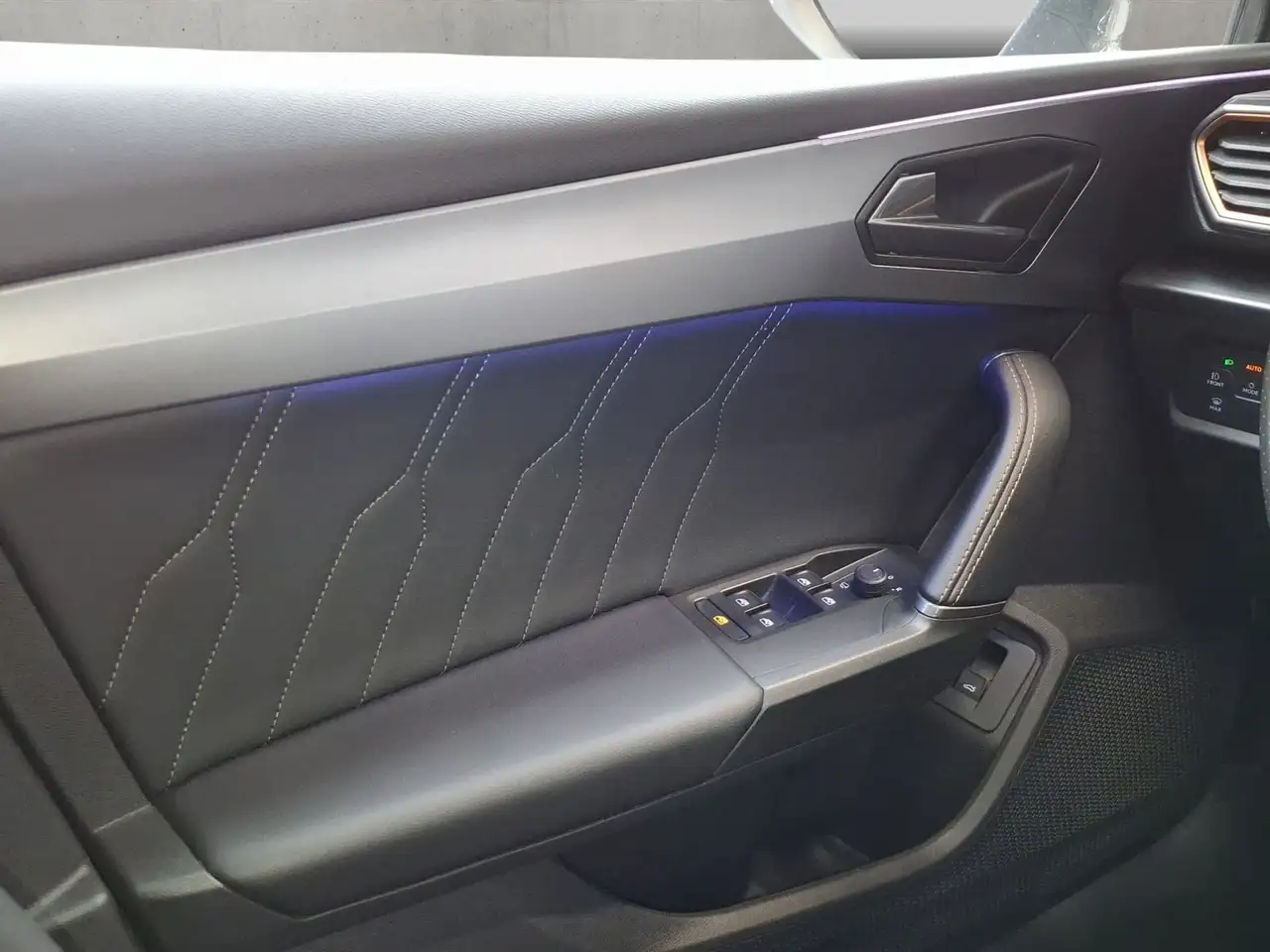 CUPRA Leon Sportstourer VZ 2.0 TSI elekt. Heckklappe E — معرض صور السيارة 12