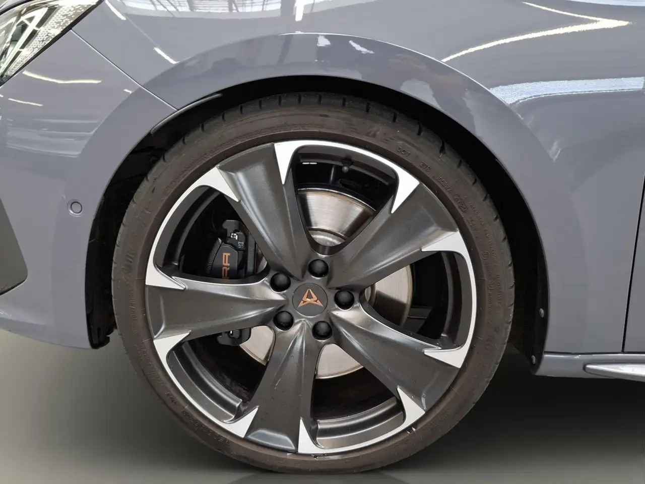 CUPRA Leon Sportstourer VZ 2.0 TSI elekt. Heckklappe E — معرض صور السيارة 19