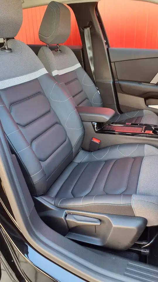 Citroen C4 C4 PureTech 130 EAT8 Max — Vehicle gallery 7