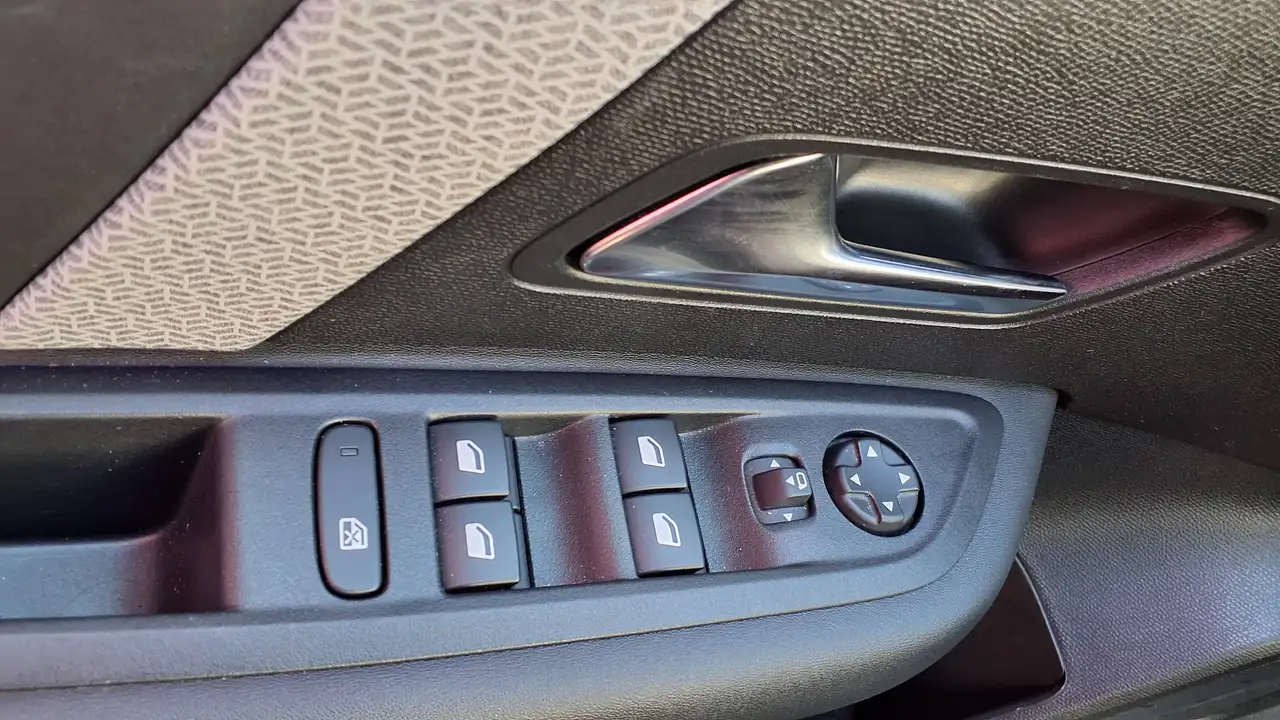 Citroen C4 C4 PureTech 130 EAT8 Max — Vehicle gallery 17