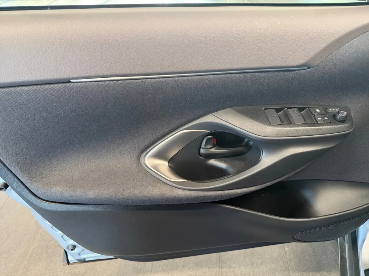 Toyota Yaris Cross Hybrid FWD Style Plus DAB+CarPlay — Galería del vehículo 6