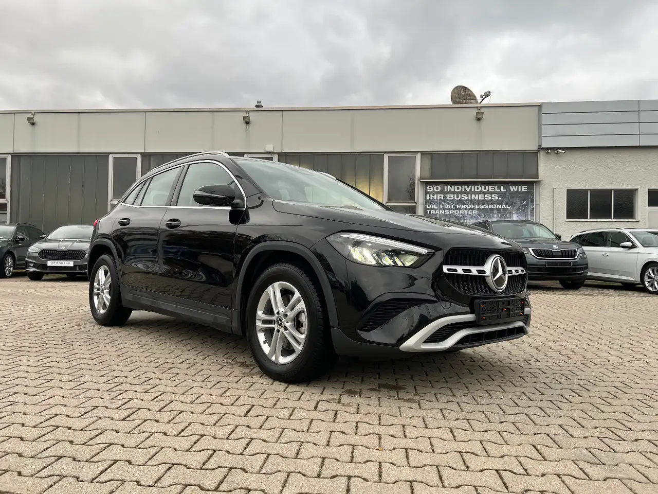 Mercedes-Benz GLA 180 *LED Navi Kamera Sitzh. DAB Leder* — Galería del vehículo 5