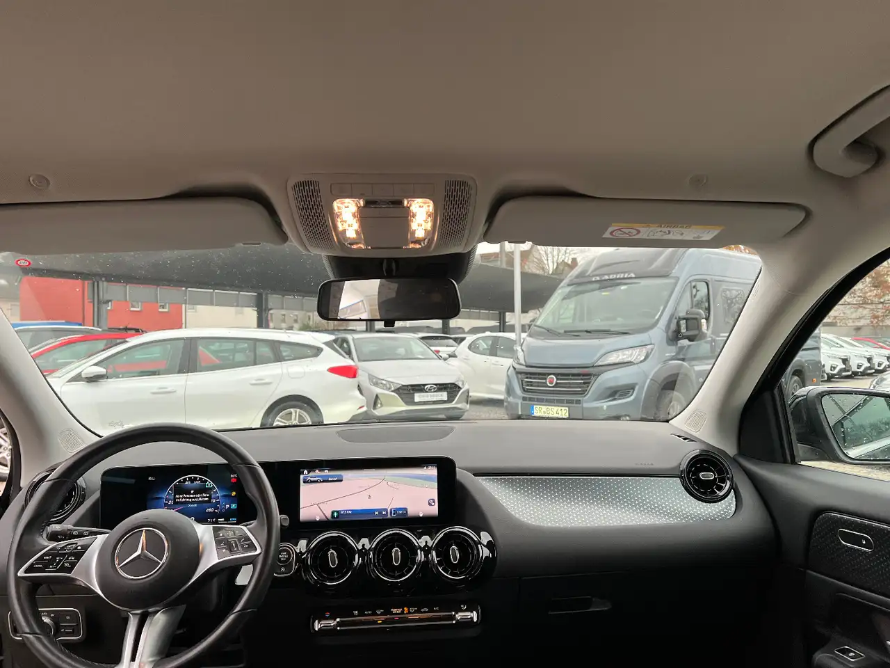 Mercedes-Benz GLA 180 *LED Navi Kamera Sitzh. DAB Leder* — Galería del vehículo 18