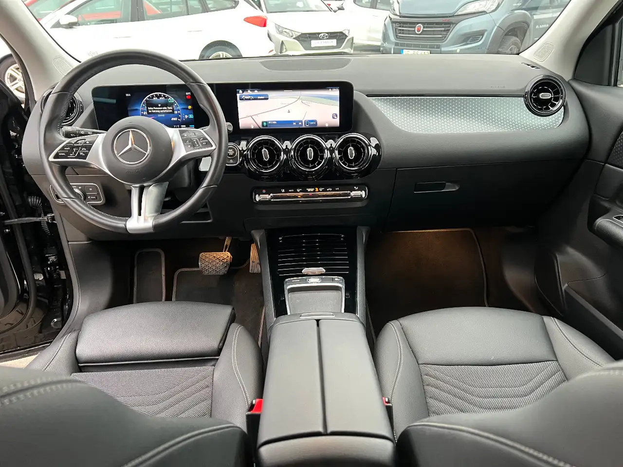 Mercedes-Benz GLA 180 *LED Navi Kamera Sitzh. DAB Leder* — Galería del vehículo 17