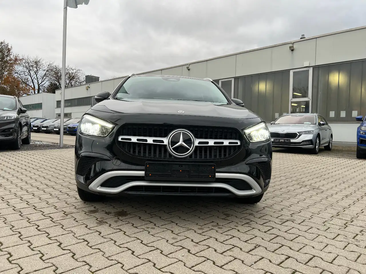 Mercedes-Benz GLA 180 *LED Navi Kamera Sitzh. DAB Leder* — Galería del vehículo 6