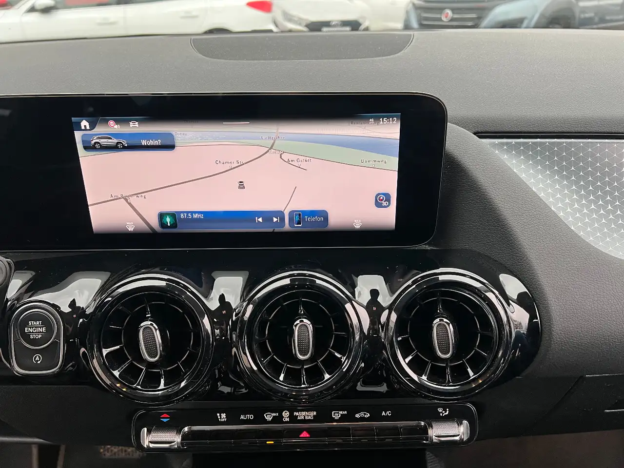 Mercedes-Benz GLA 180 *LED Navi Kamera Sitzh. DAB Leder* — Galería del vehículo 24