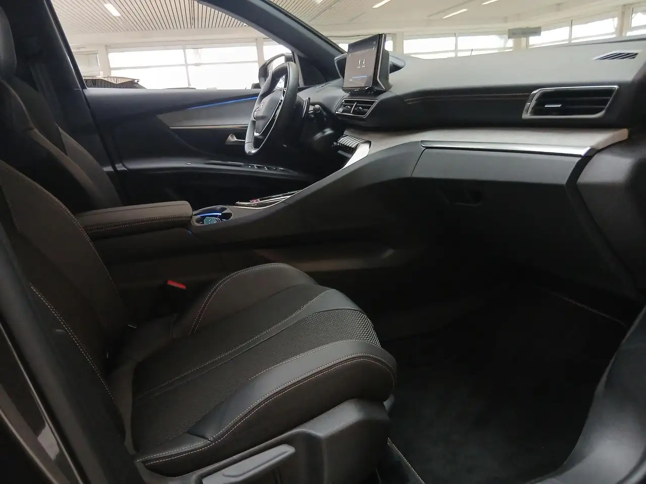 Peugeot 3008 GT PureTech 130 EAT8 - 1P — معرض صور السيارة 20